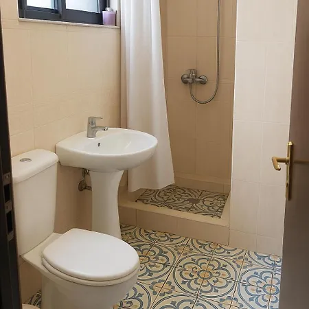 Apartment Cozy Big With Balcony Tirana