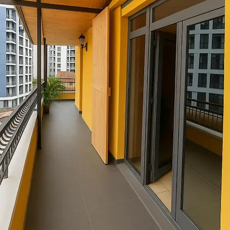 Cozy Big With Balcony