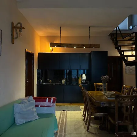 Cozy Big With Balcony * טיראנה